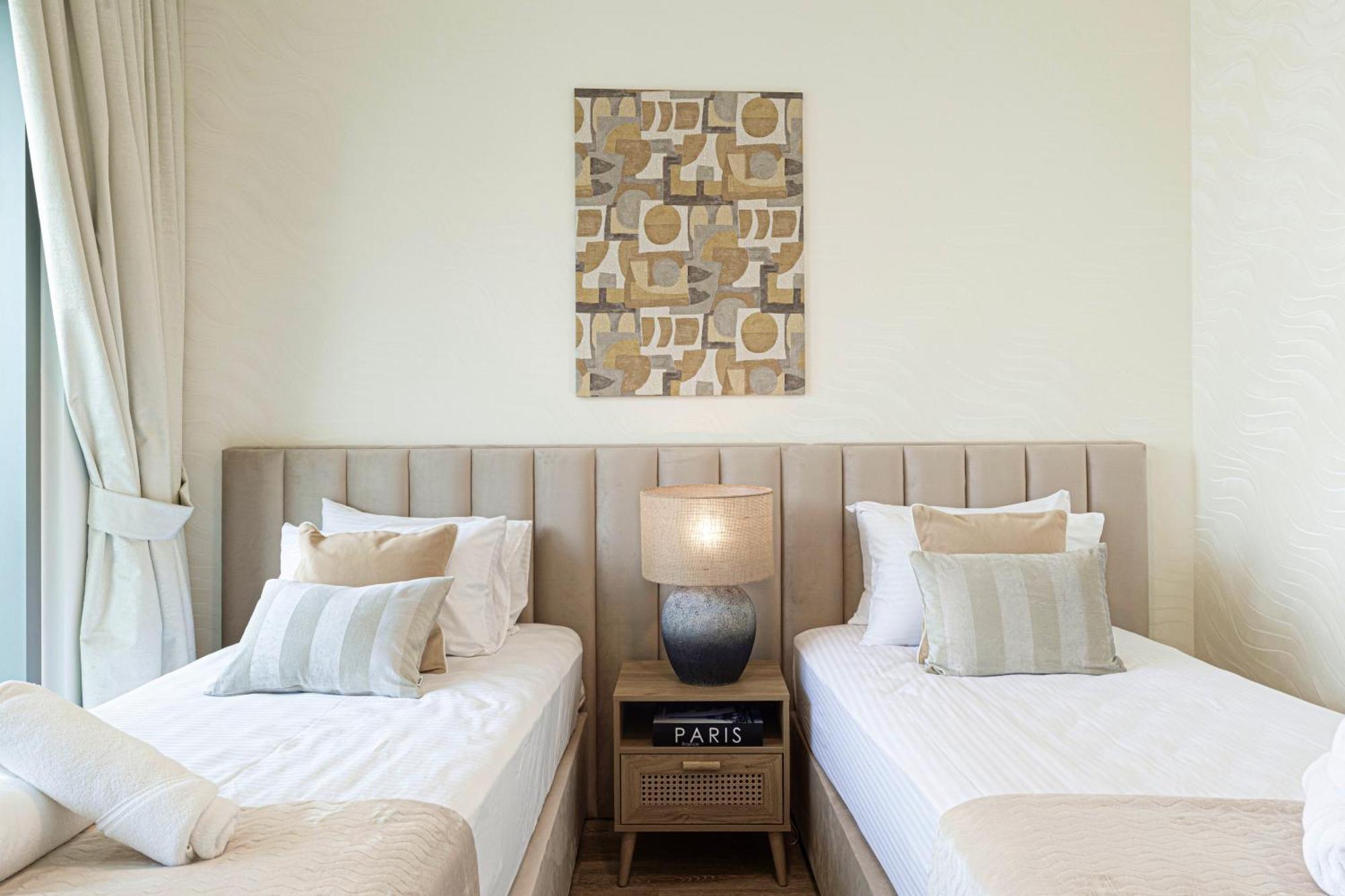 Full Burj Khalifa And Fountain View In Modern Furniture - Emaar *